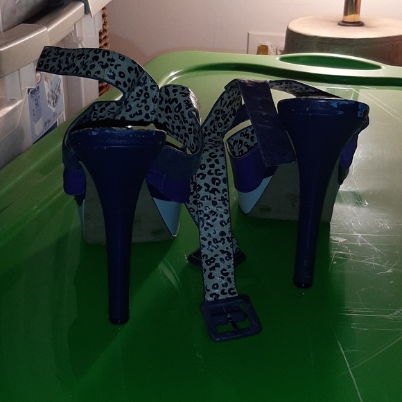 Heels - Picture 2 of 3